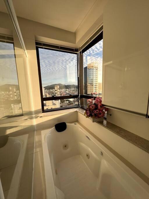 Apartamento No Centro, Com Vista Mar E Cristo Luz Balneario Camboriu Ngoại thất bức ảnh