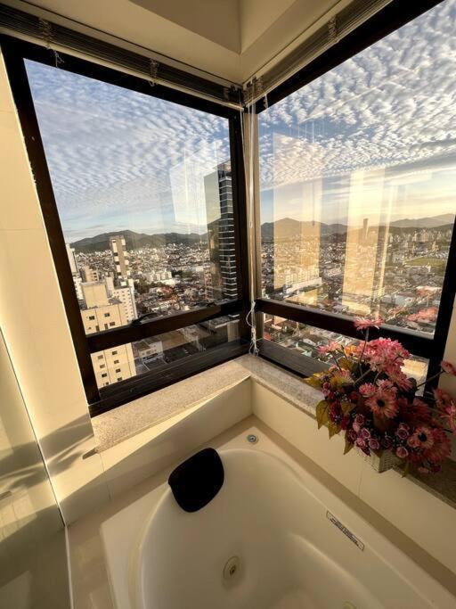 Apartamento No Centro, Com Vista Mar E Cristo Luz Balneario Camboriu Ngoại thất bức ảnh